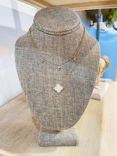 Load image into Gallery viewer, Clover Mother of Pearl Necklace