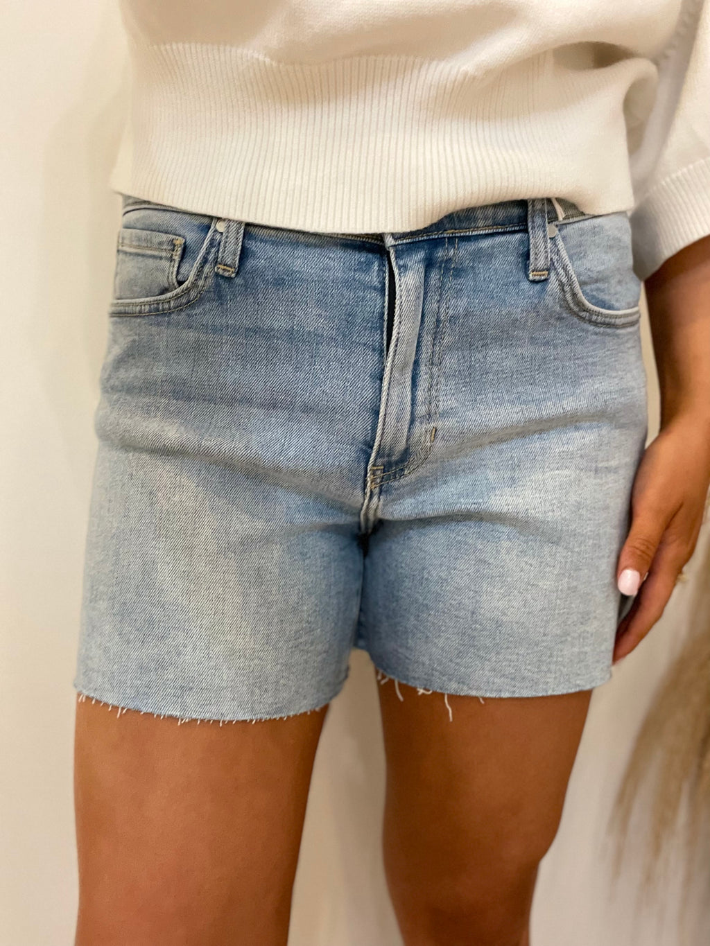 Mid Rise Stretch Short