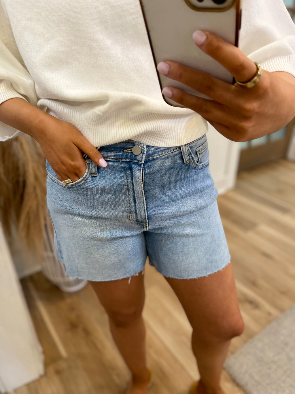 Mid Rise Stretch Short