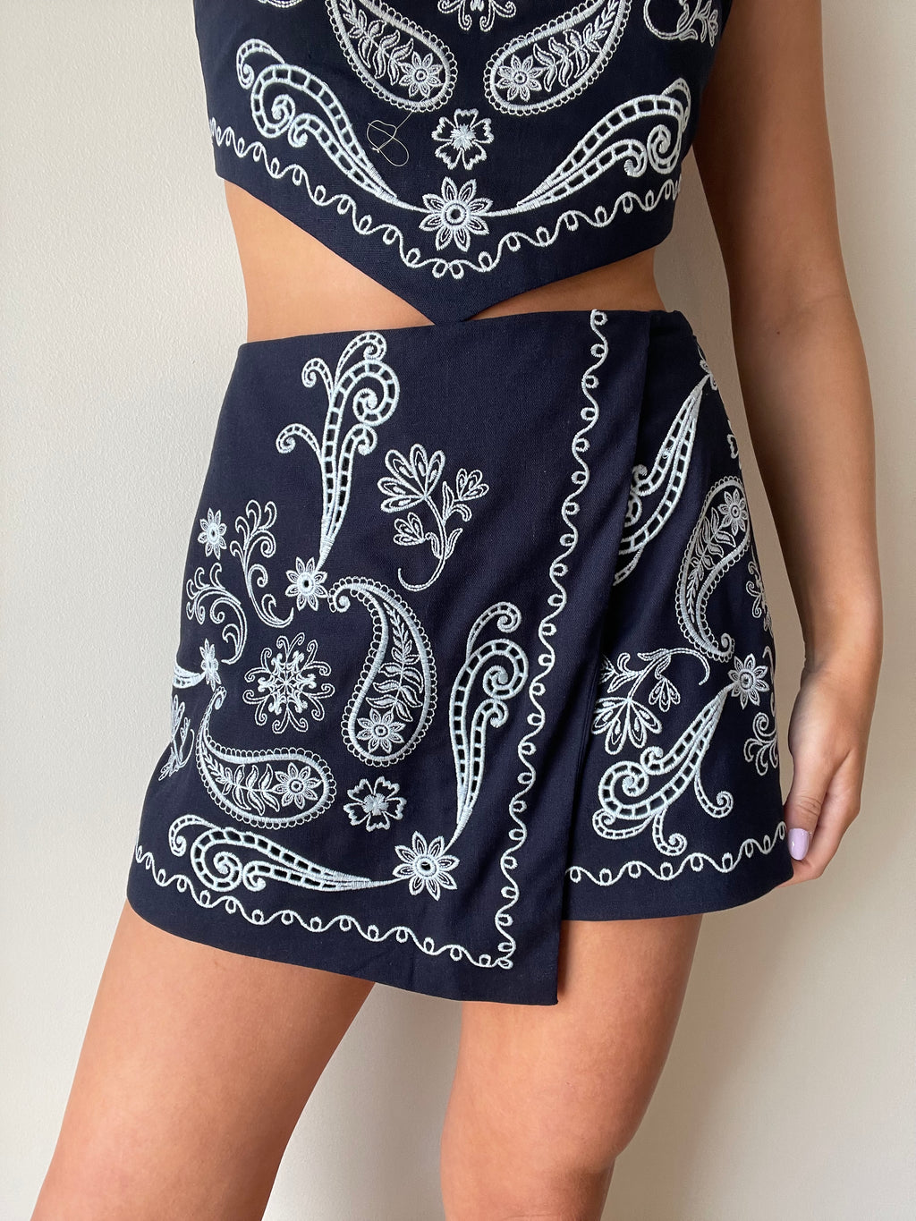 Tara Embroidered Set